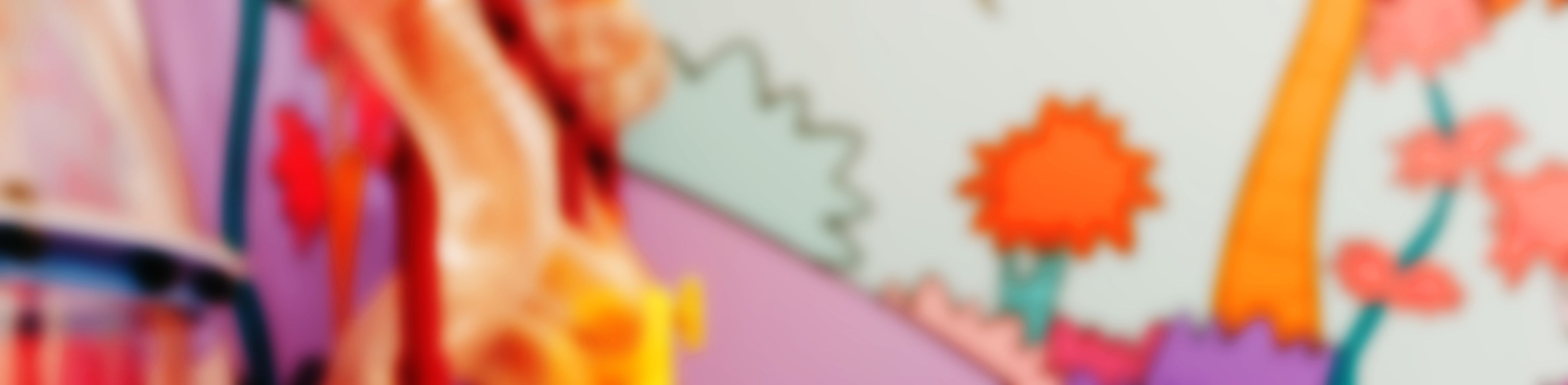 a blurry photo of a clock on a wall